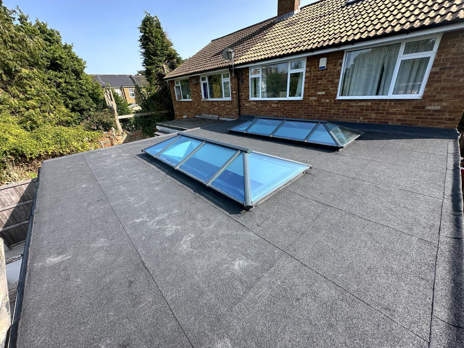 Flat roof installation